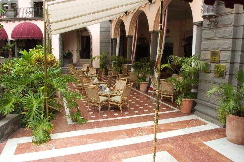 Santa Catalina, A Royal Hideaway Hotel Las Palmas de Gran Canaria Eksteriør billede Patio of the hotel